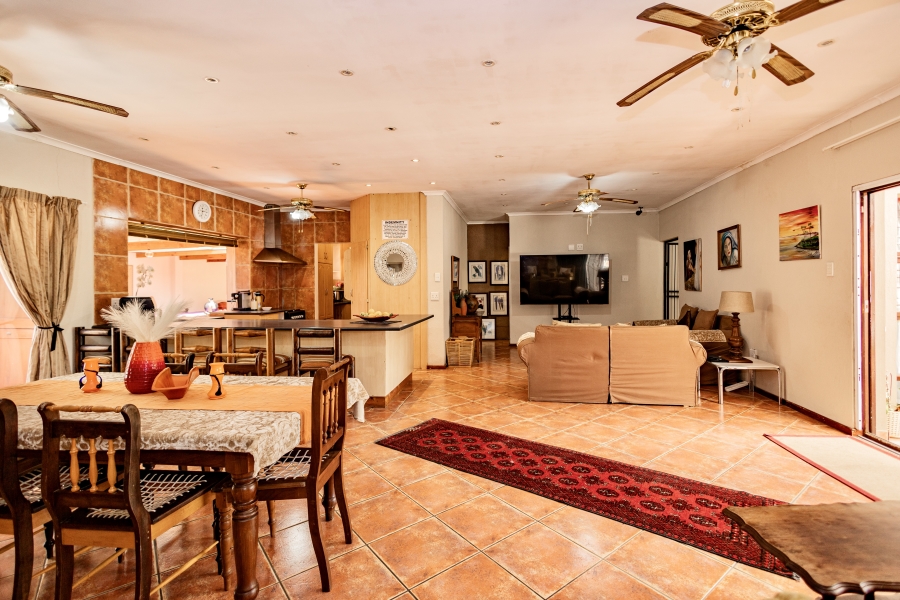 6 Bedroom Property for Sale in Schoongezicht Western Cape